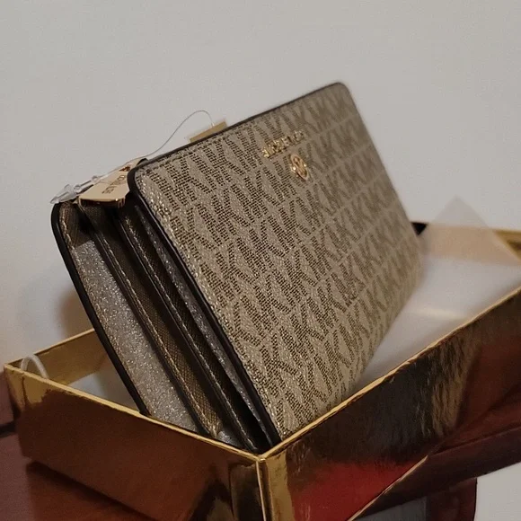 Michael Kors gold wallet - Picture 3 of 3